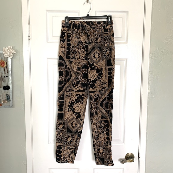 High waisted tapered ankle pants w/ Versace like print - Picture 7 of 13